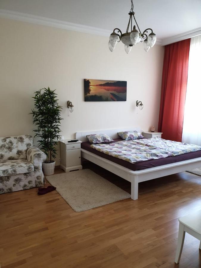 Jurincom Apartments Masaryka KLV Exterior foto